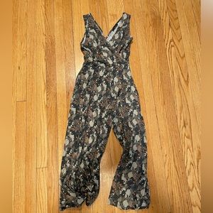 Final Touch Comfy Gray and Peach and White Flowy Tank Top Jumpsuit - Size M